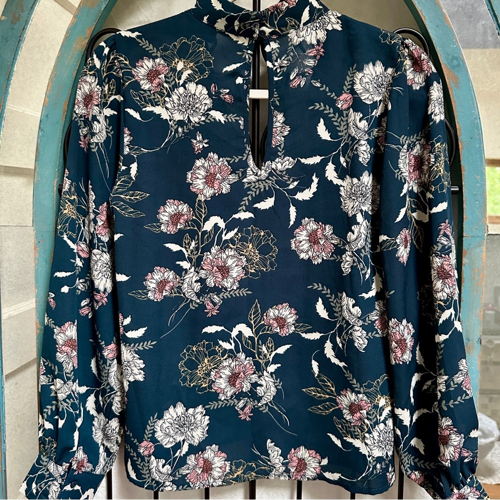 One Clothing Floral Pattern Keyhole Blouse • Long Sleeve • Size XS